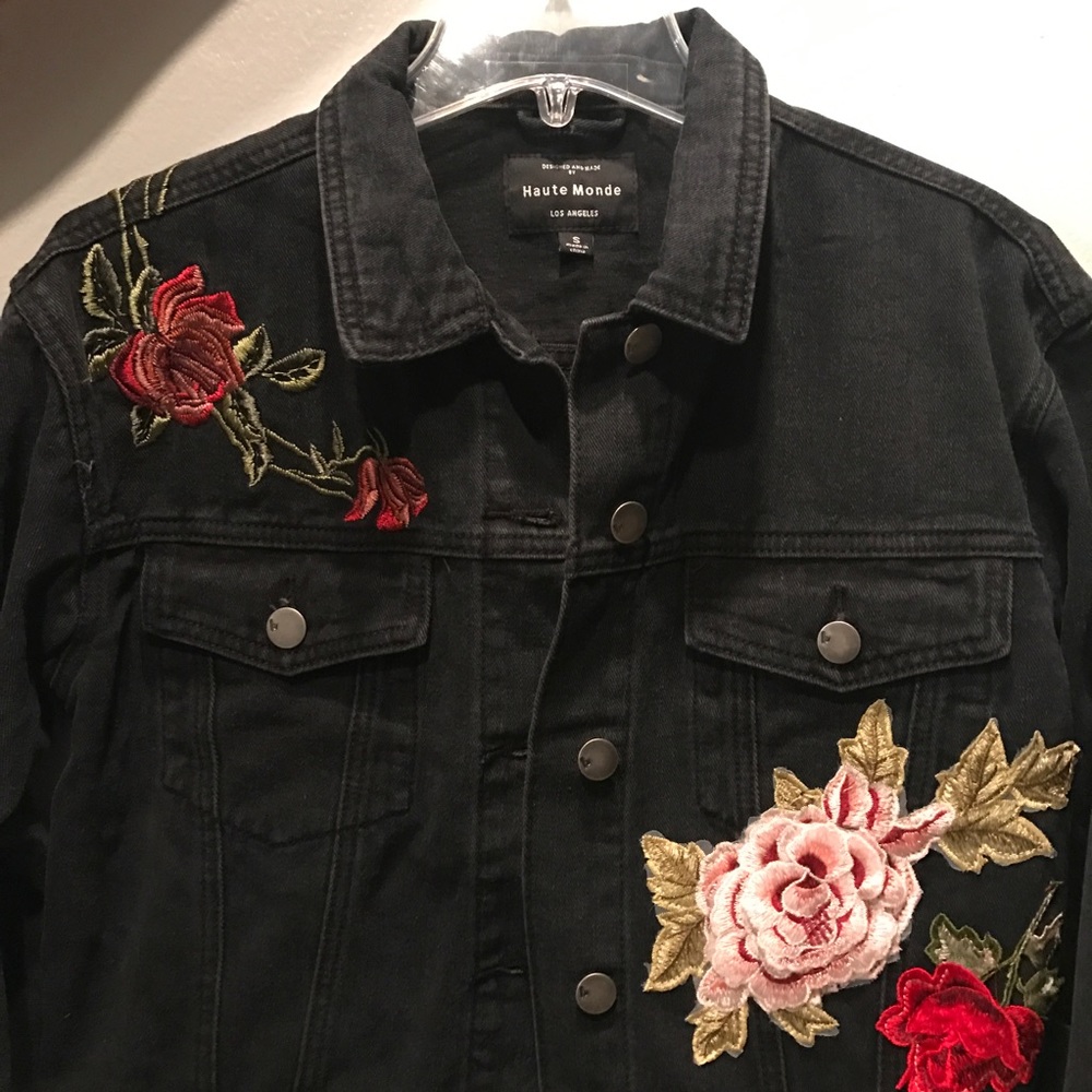 Embroidered 💋 jean jacket - Picture 3 of 8